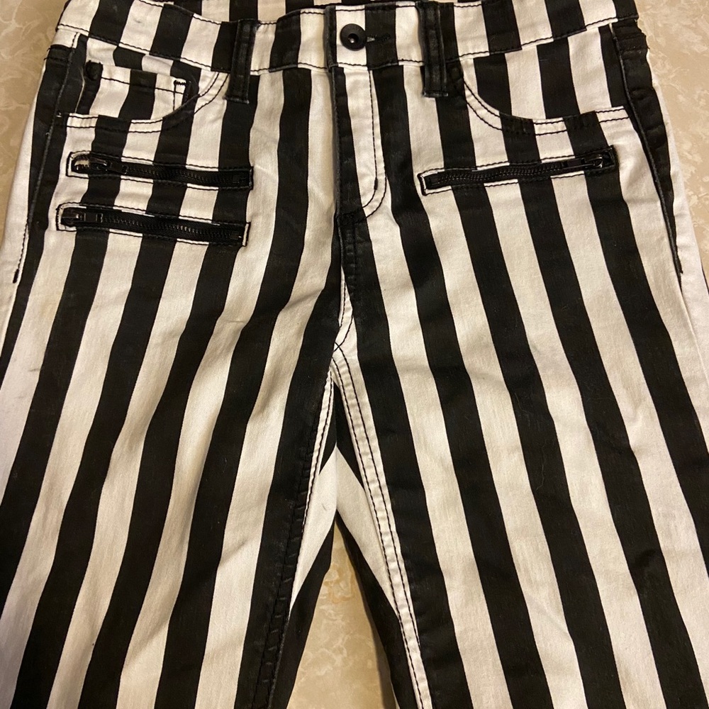 HOT TOPICS-Blackheart🌚🖤🎉💋 - Picture 7 of 10